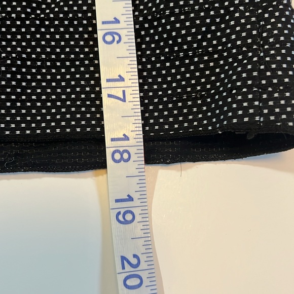 Super cute, black white polkadot mini skirt with subtle bow accent - Picture 7 of 7